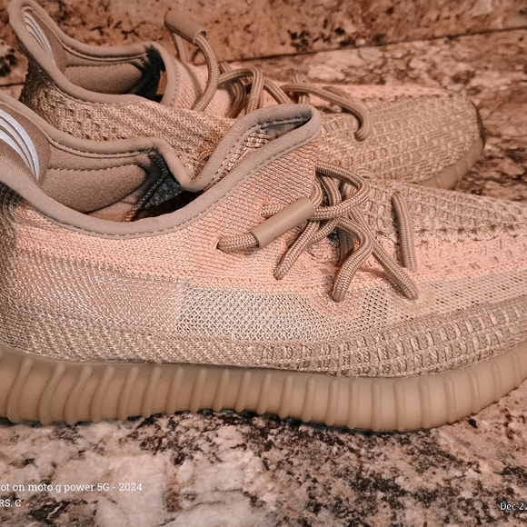YEEZY BOOST 350 v2 - SAND TAUPE MEN SIZE 6.5 AUTHENTIC (NEW) - Picture 10 of 13